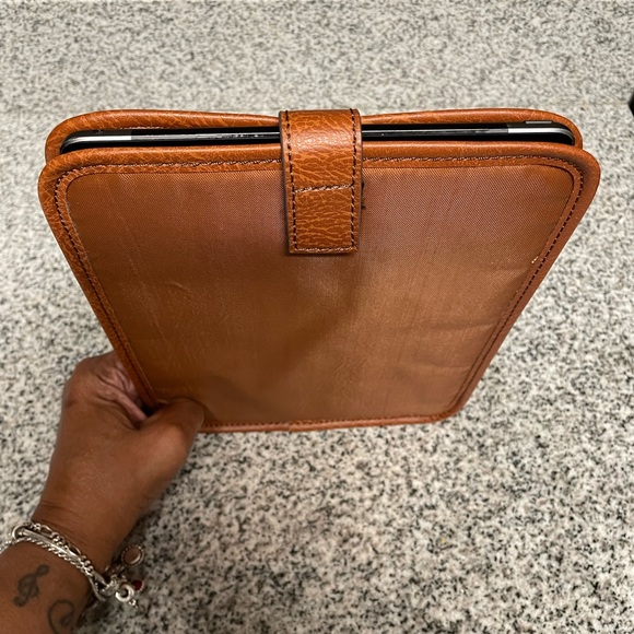 EUC Generic lightly padded iPad cover w/velcro closure tab‼️ iPad not included‼️ - Picture 5 of 14